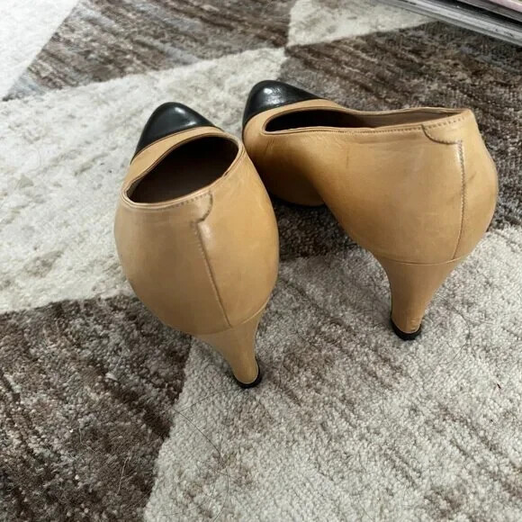 Vintage CHANEL Classic Two Tone Cap Toe Pump Shoes Size 36/ 6 1/2
