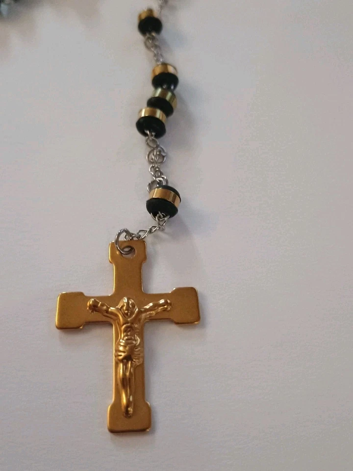 Collar Rosario Cruz Acero Inoxidable Oro Negro Silicona 5mm Cadena Grande Foto 3 de 4
