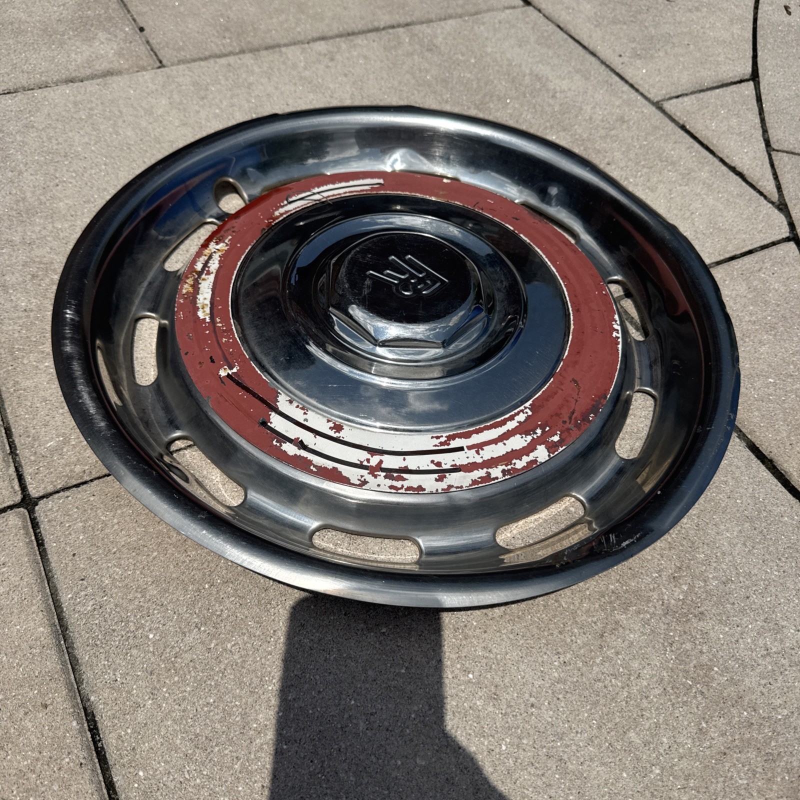 Rolls-Royce Silver Shadow 1977 Wheel center cap