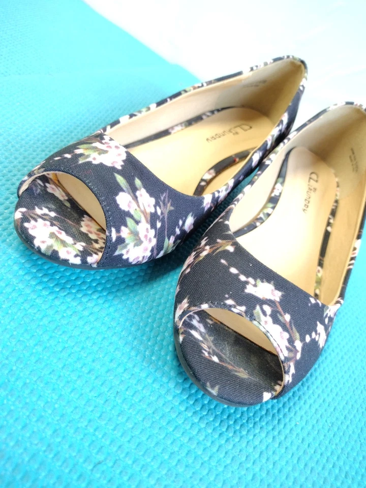 Zapatos de tacón bajo CL by Laundry Home Run para mujer punta abierta floral cuña negros 8,5 M Foto 3 de 4