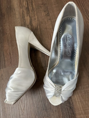 MICHAEL ANGELO Women's Shoes Diana Silk Open Toe White Ringstone Size 7