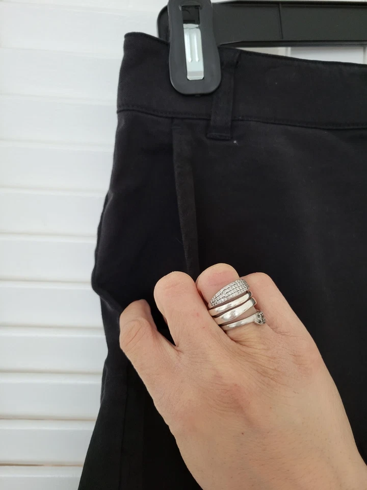 Saks Fifth Avenue Women’s Sz 6 Black Classic Shorts - Image 3 of 4