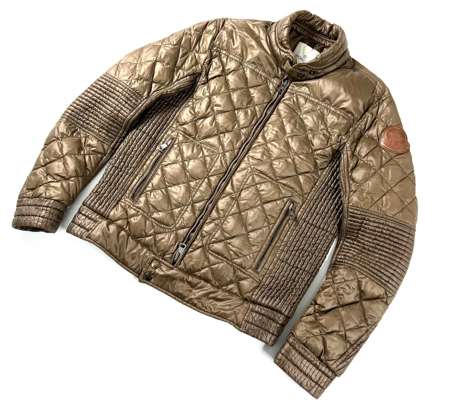 Роскошный подлинный мужской MONCLER ARISTIDE коричневый выстеганный вниз пуховик куртка-бомбер - 4 L - Изображение 2 из 4