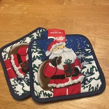 NWT~Two Holiday / Xmas Pot Holders~ Santa Holding Gift~ 7” x7” ~Cotton