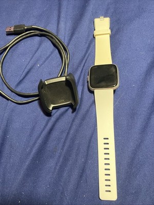 Fitbit Versa FB504 Smartwatch W/ Charger - Silver Case With White Band