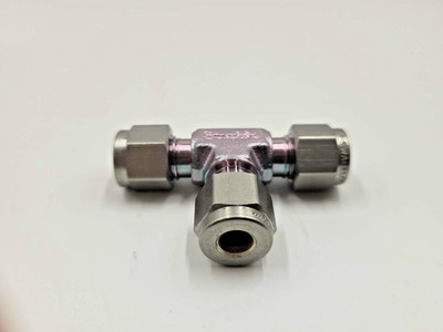 SS-400-3JA SWAGELOK TUBE FITTING 1/4 IN NEW 1 PIECE ONLY
