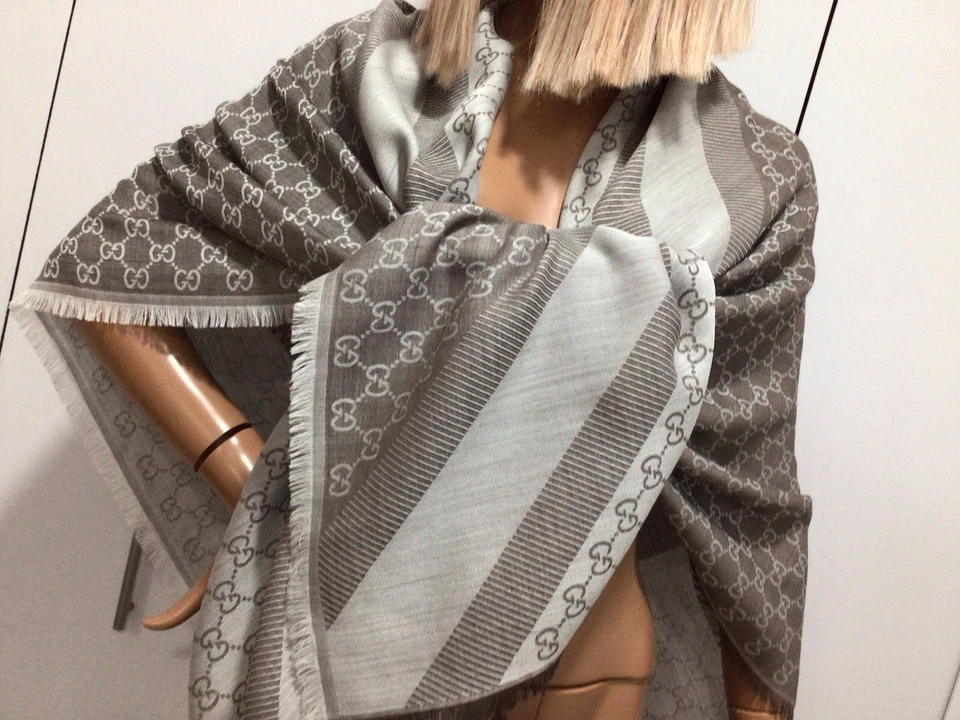 GUCCI Damas “GG “ BUFANDA CHAL / 55” x 55” (140cm x 140cm) / NUEVO Foto 2 de 4