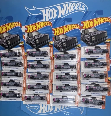 SET BESTEHEND AUS (20) '83 CHEVY SILVERADO HOT WHEELS, 2026 C CASE, BLACK WIDOW, TRUCKIN' ALONG - Bild 1 von 4