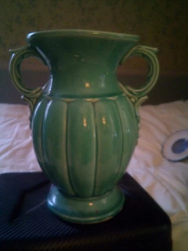 Vintage McCoy Vase Green ,9" Tal , Very Nice, A Little Wear On Bottom