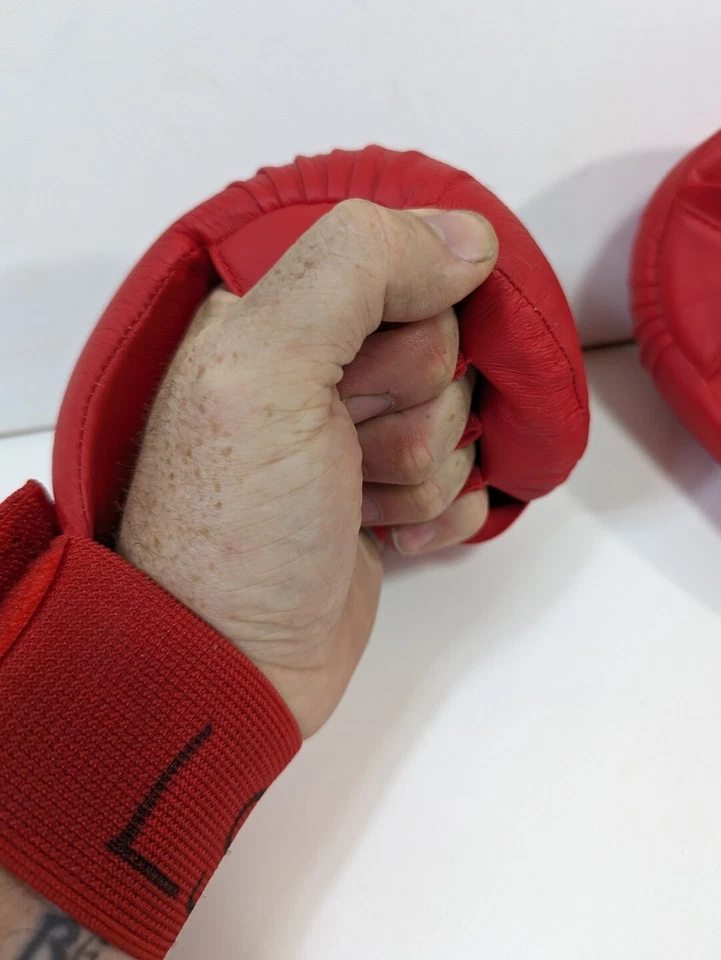 Guantes de combate de competición sin pulgar con guantes de karate aprobados por Adidas WKF rojos Foto 4 de 4