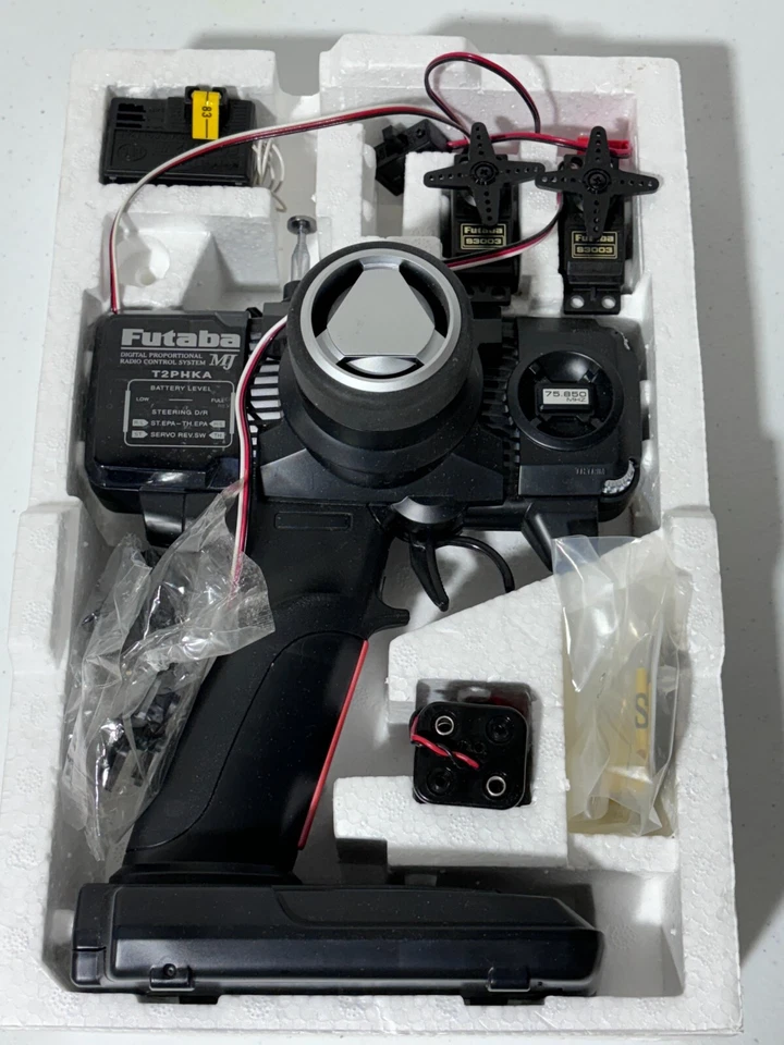 Futaba 2PHKA-AM Vintage Magnum Junior Radio Tx/Rx Ch 83 75.850 NEW NOS NIB RC10 - Image 4 of 4