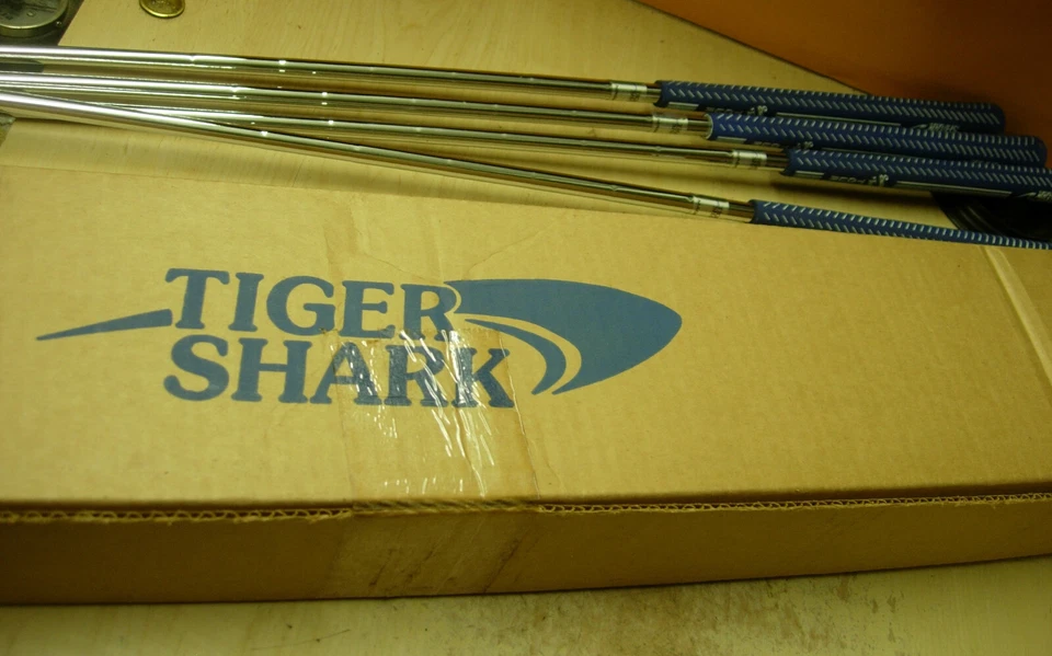g4 NOS Tiger Shark 1990's GREAT WHITE IRONS 3-PW Steel Shaft RH-L rmade in USA - Image 2 of 4