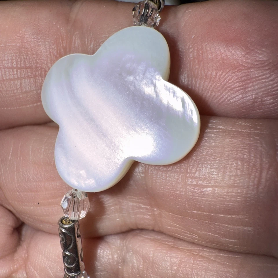 Gargantilha APOSENTADA 15,5” colar trevo Brighton madrepérola e contas de cristal - Imagem 2 de 4