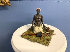 Farbige Bronze Skulptur Wiener Art Sitzender WaffenhÄndler nach Franz Bergman