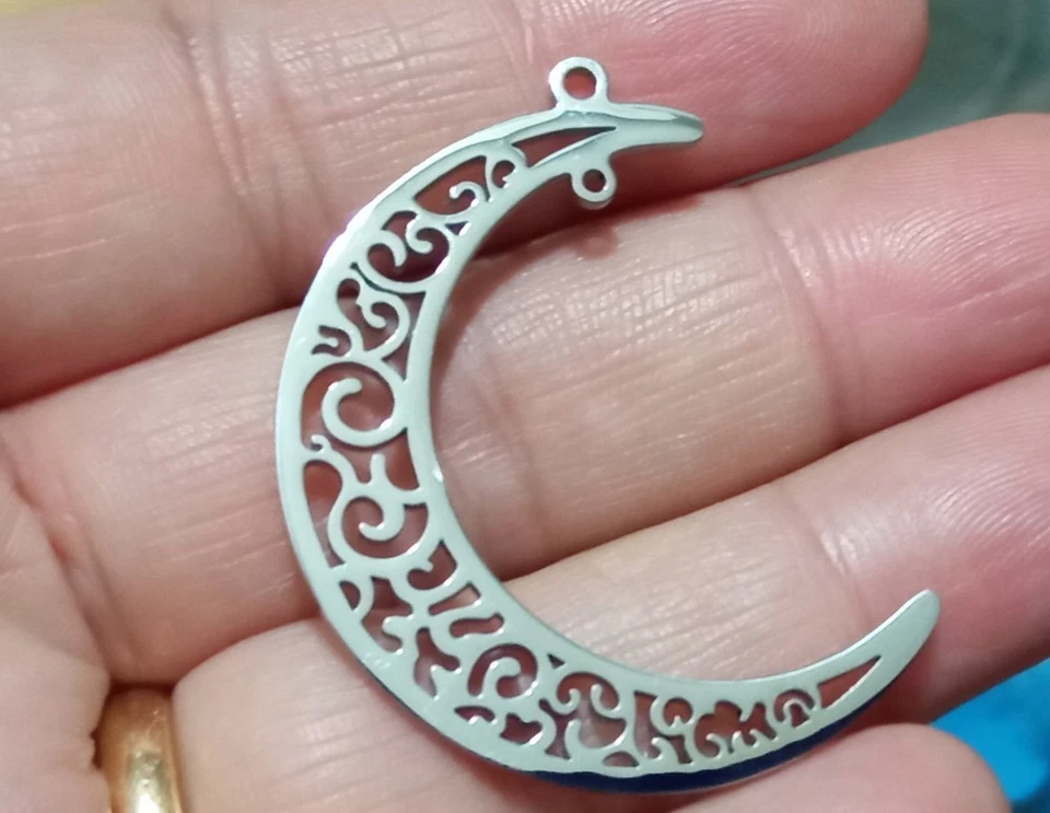 1pz connettore luna in acciaio inox  colore argento scuro 40x34mm bijoux - Immagine 2 di 2