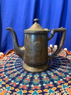 Vintage International Silver Co. Silver Soldered Teapot Hotel/Restaurant Medalli