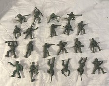 Vintage 2.5 " Army Men / Toy Soldiers All Green Plastic Lot of 20