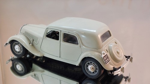 Citroen TA 15 CV - Bburago - 1/24 - White - Picture 7 of 9