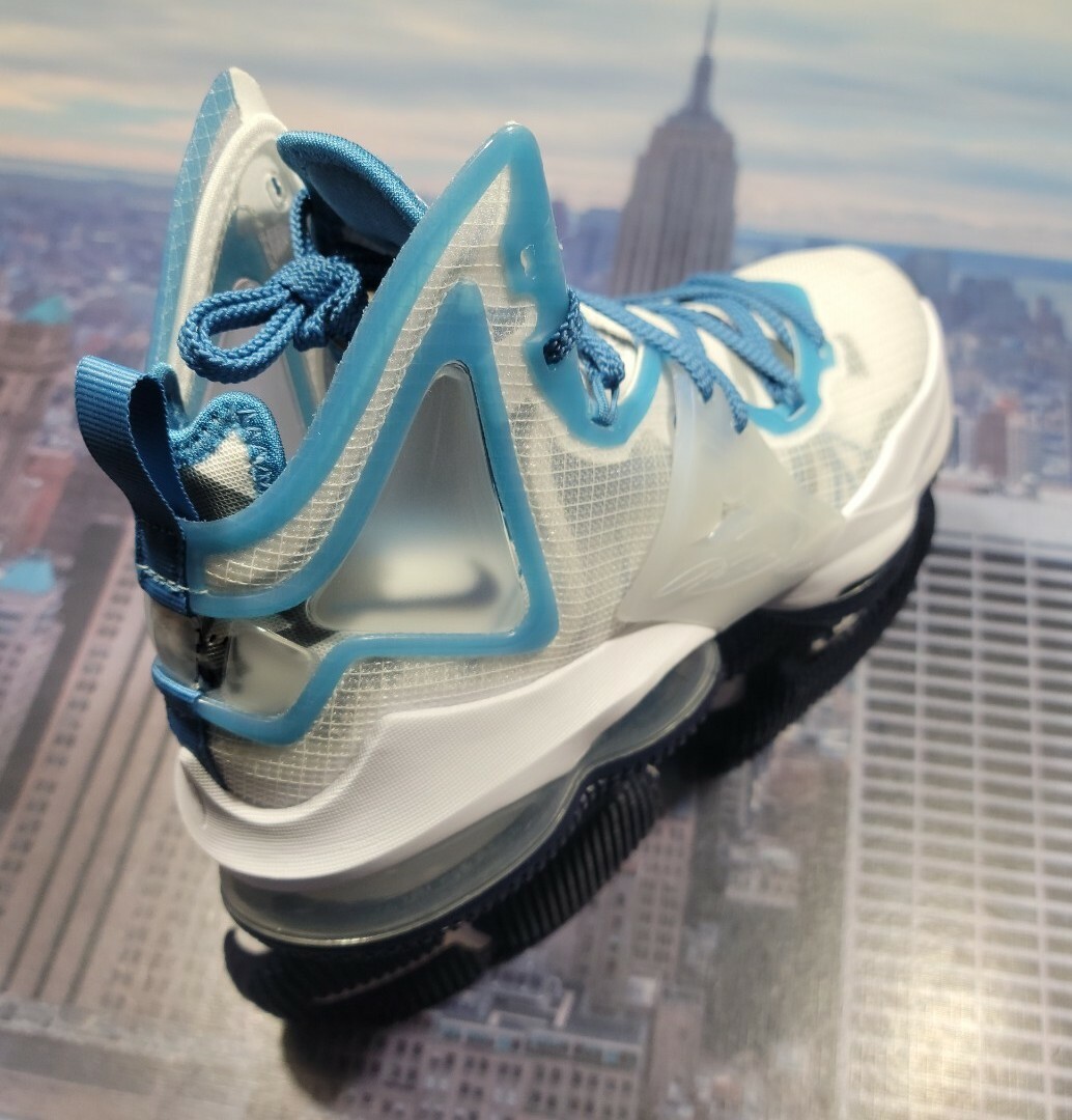 Nike Lebron 19 Space Jam White “Sweatsuit” DD0418-100 Men\'s Size 7 7Y Basketball Nike LeBron XIX 19 Space Jam A New Legacy Sweatsuit GS Size  main image 4