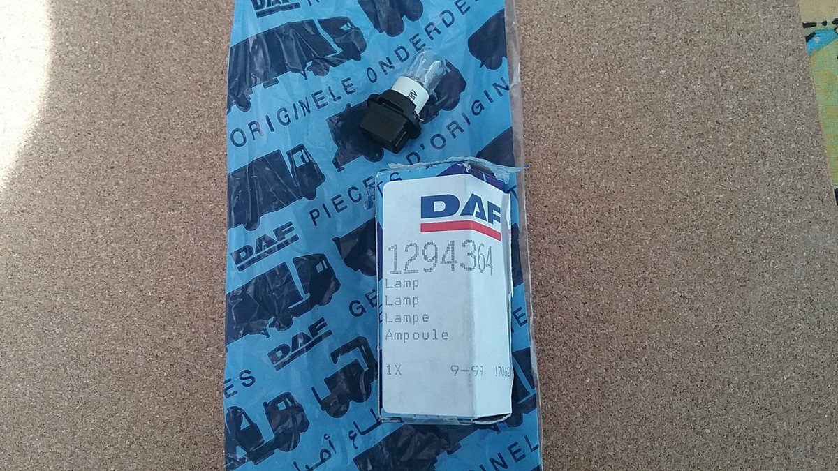 DAF Lamp Part No. 1294364 28v, 3w light Type dip 2/3 Paccar parts 