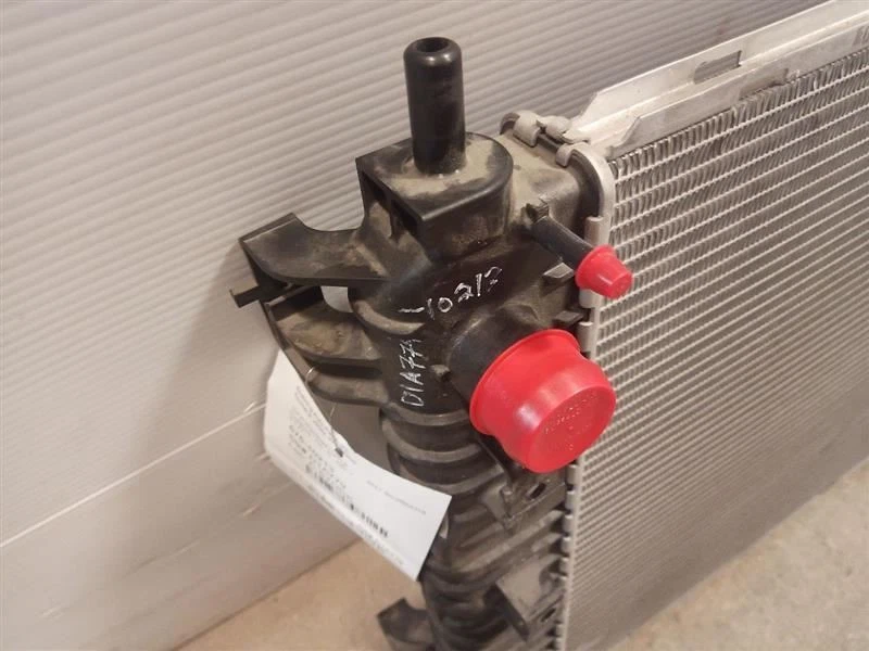 Radiator from 2002 Chevrolet Silverado 1500 5.3L AT 11078334 - Image 4 of 4