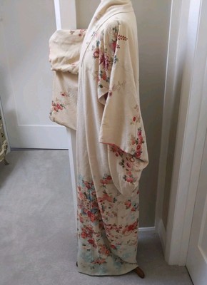 Feiner antiker Kimono 140 cm lang japanisches Chirimen Krepp Kostüm Theater Seide gefüttert