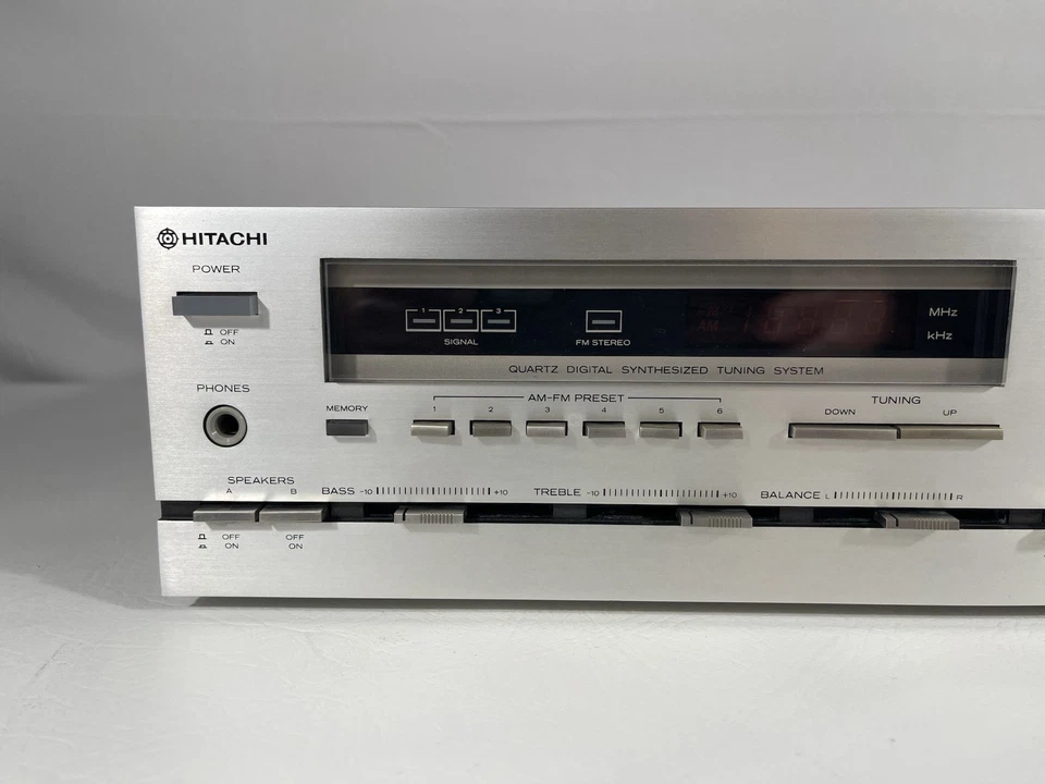 Hitachi HTA — 4000, винтажный кварцевый цифровой стерео тюнер-усилитель AM/FM — чистый! - Изображение 4 из 4