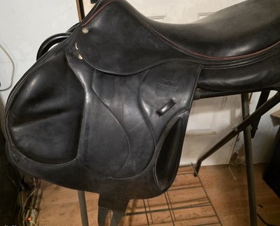18'' Devoucoux Eventing Saddle