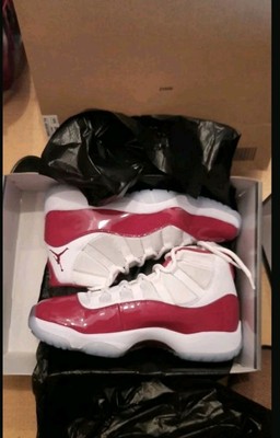 EU Größe 44 - Jordan 11 Retro High Cherry