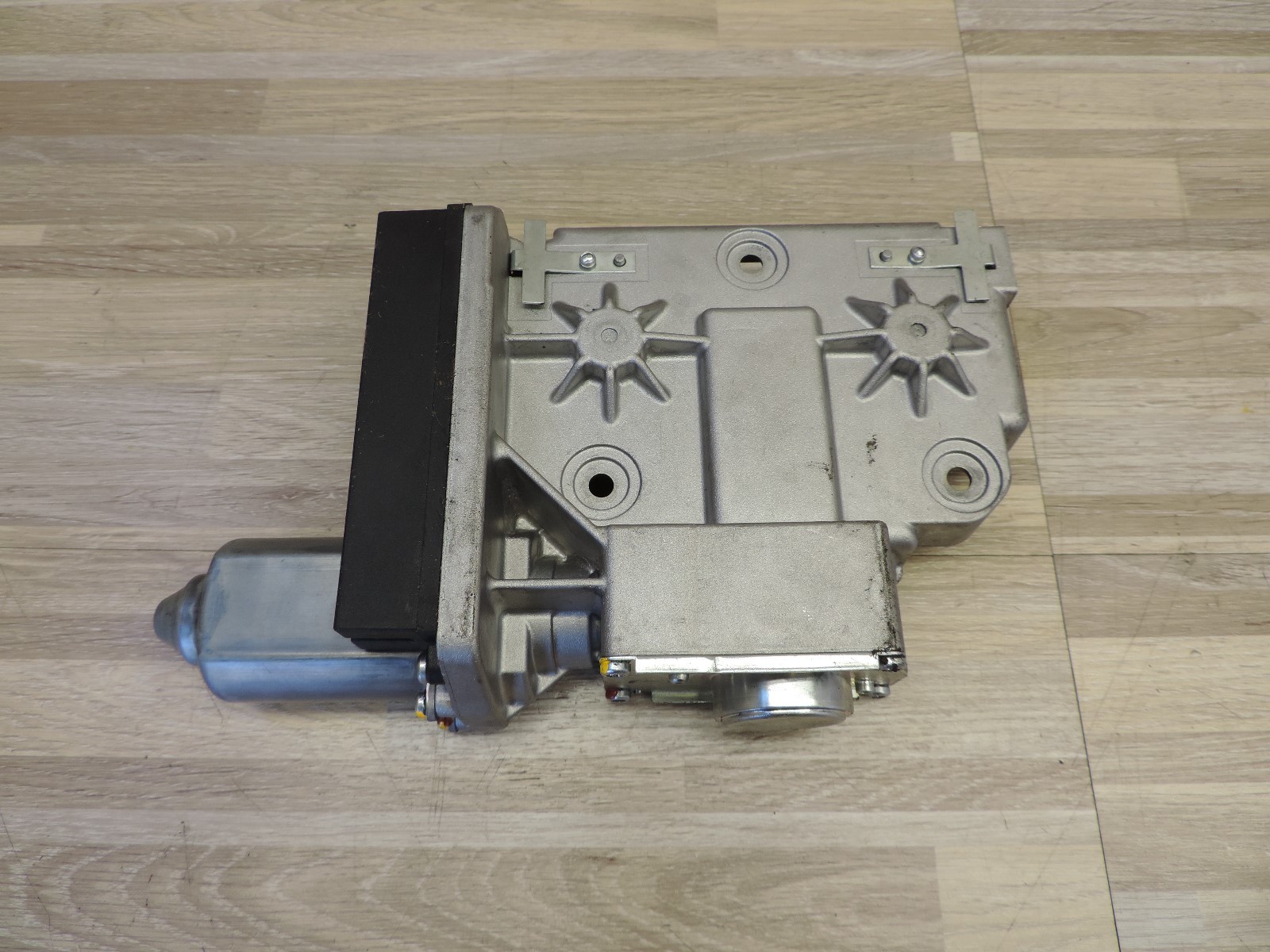 OEM Genuine BMW '0204 e66 e65 745i Electronic Parking Brake Actuator