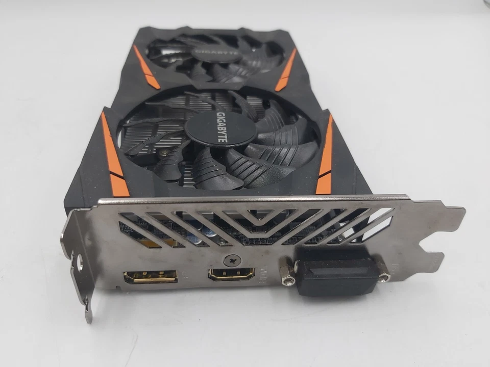 Gigabyte RX460 GV-RX460WF2OC-4GD 4GB GDDR5 Gaming Grahpics card - Image 2 of 4