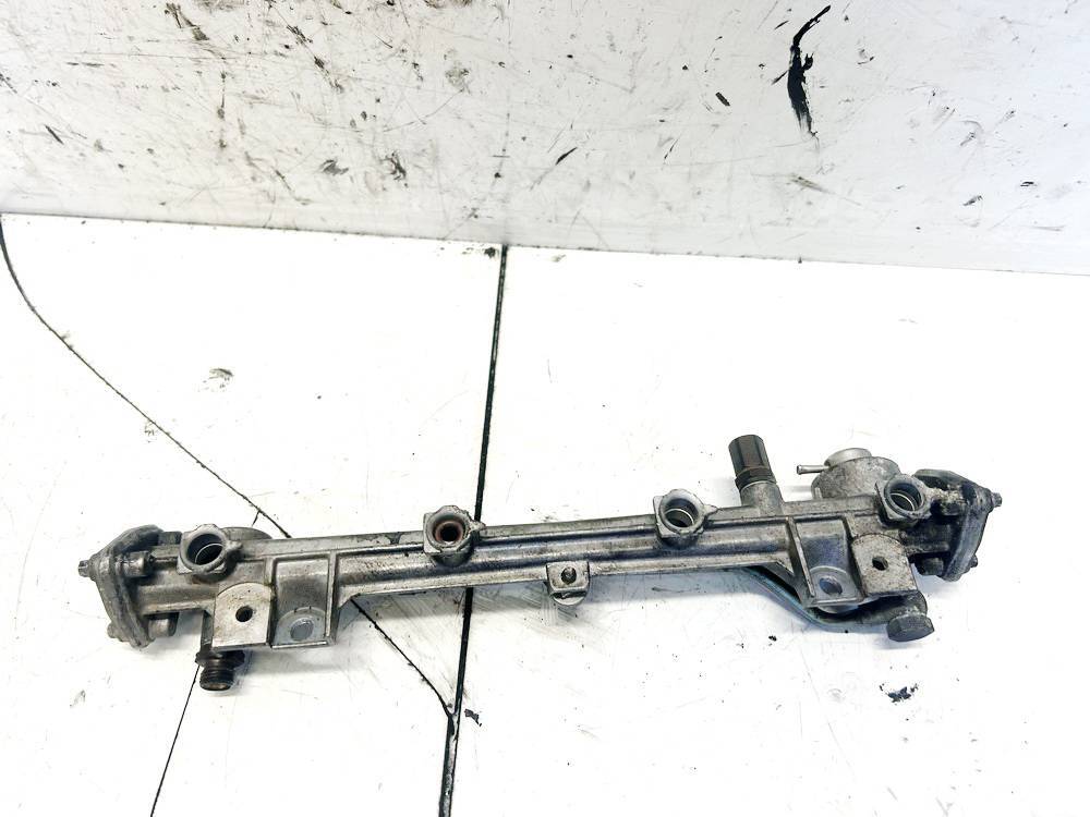 1998 Mercedes-Benz CLK-Class Fuel Injector Rail #1987101-92 with Injectors