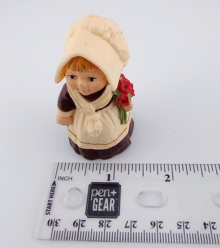 Vintage Hallmark Merry Miniatures Thanksgiving Pilgerin Frau Mädchen mit Blumen - Bild 7 von 8