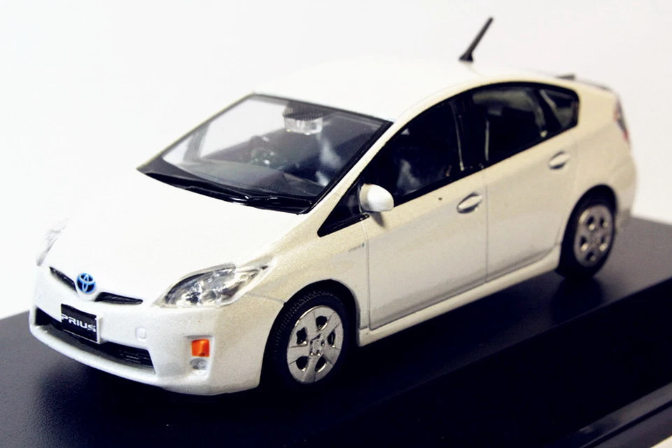 1:43 Toyota Prius pearl white Diecast Car Model Toy Collection Gift NIB