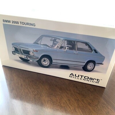 AUTOart オートアート BMW 2000 TOURING 1:18 1/18 AUTOart BMW 2000 Touring Millennium Blue Silver w/ Box
