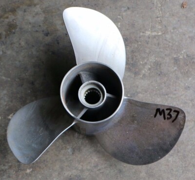 196350 09780 Yanmar 28P Stainless 3 Blade Rear RH 13-3/4'' x 28 Propeller M37