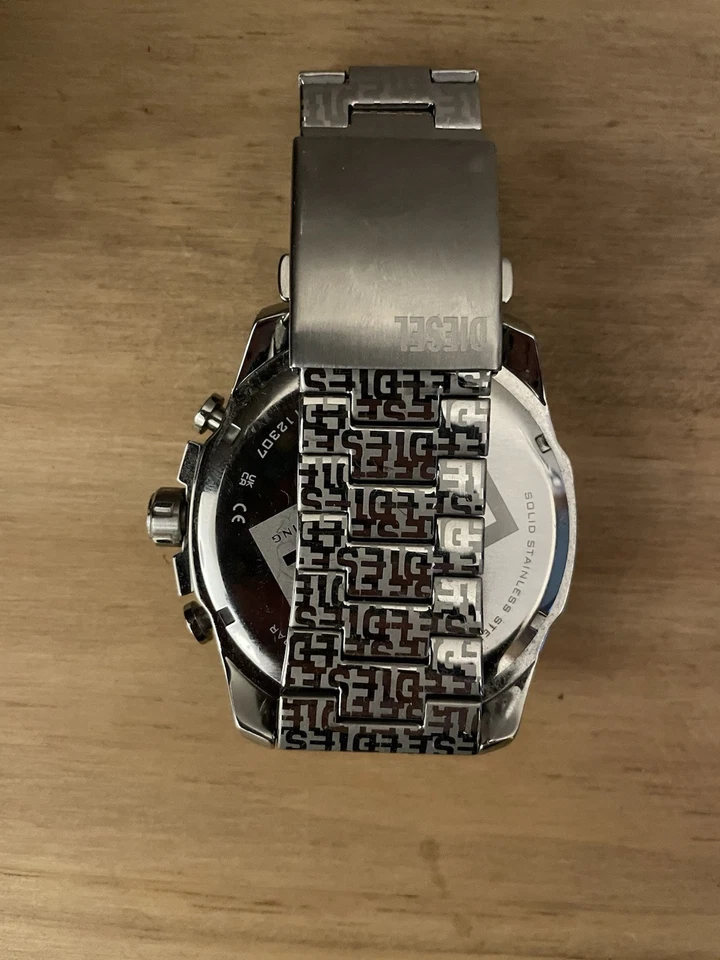 Reloj DZ4636 Diesel Mega Chief Cronógrafo Acero Inoxidable Hombre Modelo Raro Foto 2 de 4