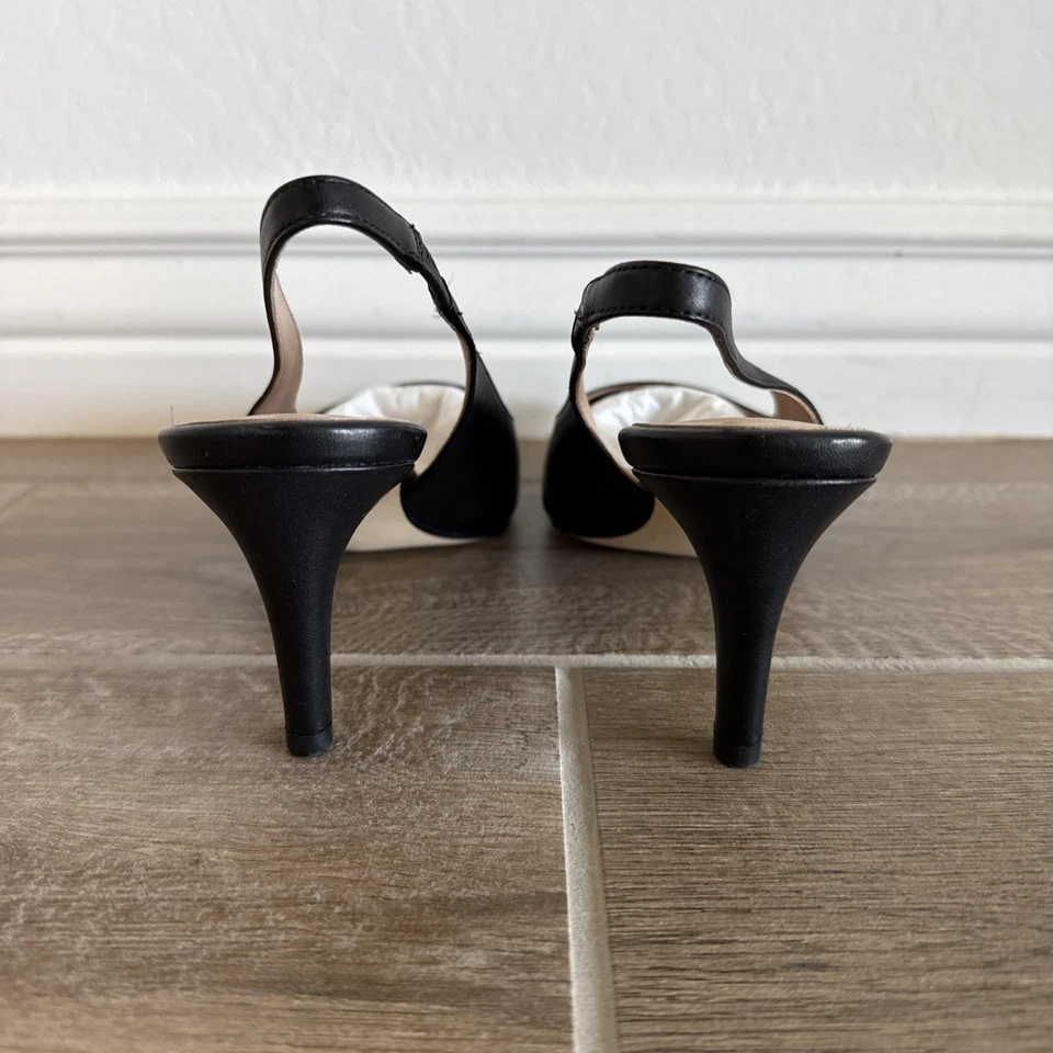 Cole Haan Salto Bomba Feminino Vandam Sling Back, 65mm, Couro Preto, 7,5 B - Imagem 3 de 4