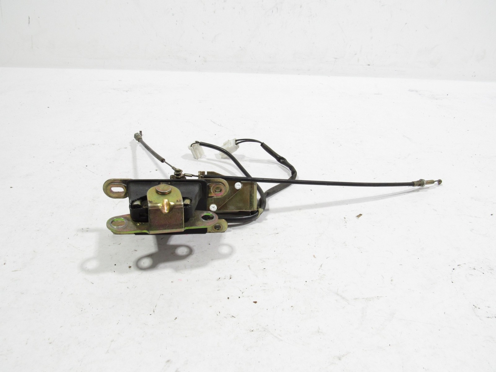 02-06 Maserati Coupe GT 2004 Rear Trunk Lock Latch Mechanism ;