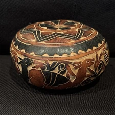 Peruvian Mate Burilado Carved Gourd Lidded Box Folk Art Deer Motif