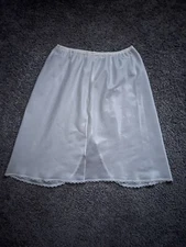 Vintage Warner’s Skirt Slip Size XL Off White Made In USA Slit On Back Lingerie