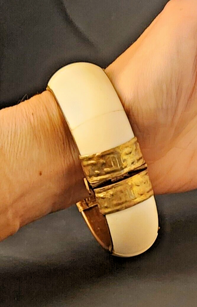 Bone Bangle Agate Purple Gemstone Setting Hammere… - image 5