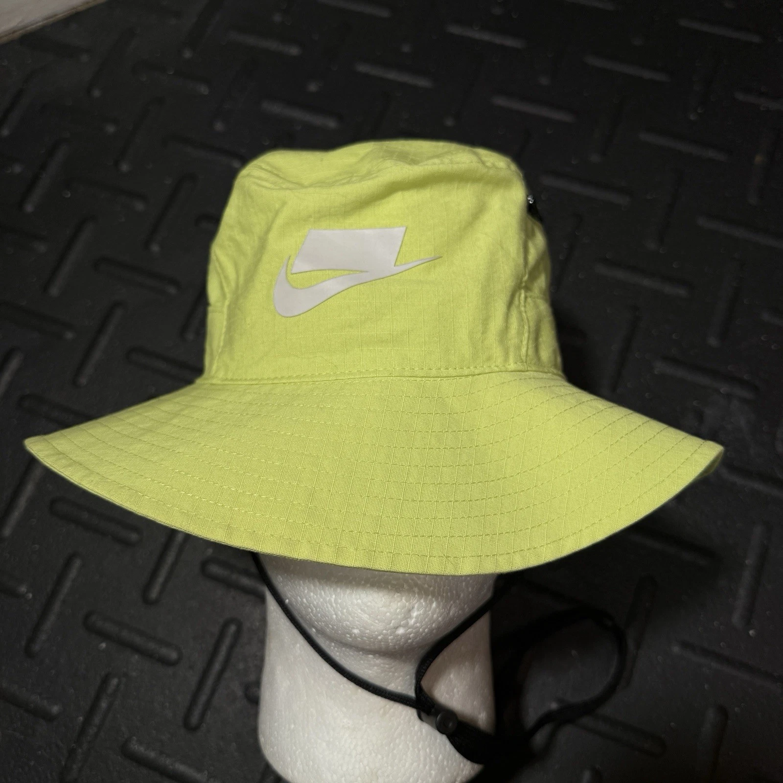 Nike Sportswear Exclusive Bucket Hat Swoosh Neon NSW Collection Logo Size S/M