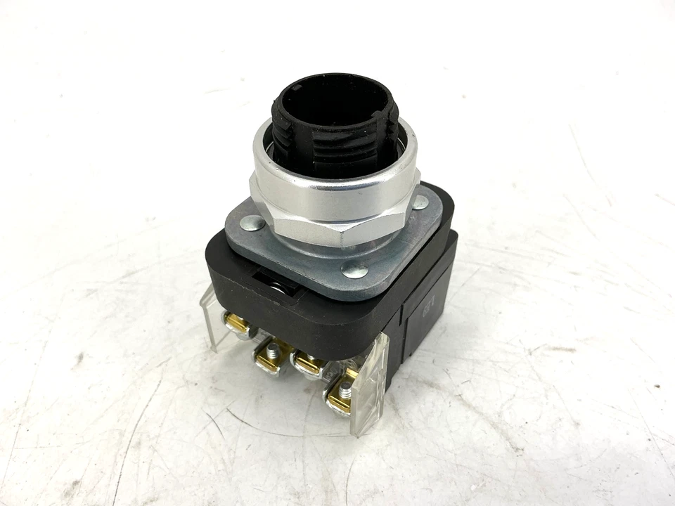 New Allen Bradley 800T-FXQH2GA7 Ser U Push-Pull 130V Green Missing Button No Box - Image 4 of 4