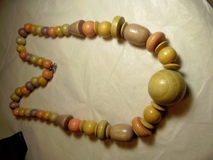Vintage-70s-80s-PASTELS-Wood-Beaded-Necklace-NATURAL-BOHO-HIPPIE-24-034