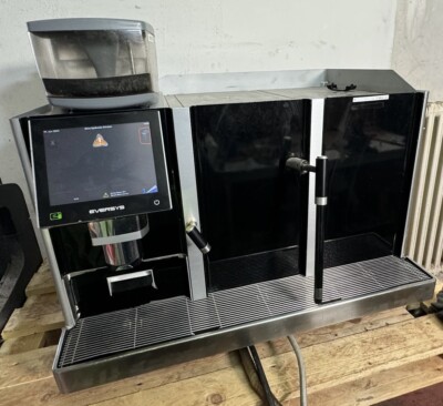 Eversys e'2m Barista Kaffeemaschine Vollautomat Gastro 175 Espresso/h e'Foam
