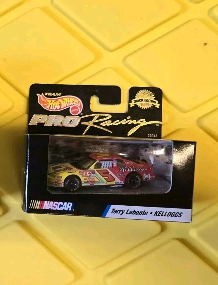 Juego de 13 coches de carreras coleccionables, todavía en cajas selladas, escala 1/24 y 1/64 Foto 3 de 4