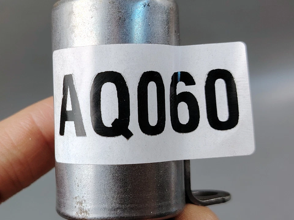 2007 2016 BMW MINI COOPER VANOS VARIABLE VALUE TIMING SOLENOID 11368610388 - Image 2 of 4