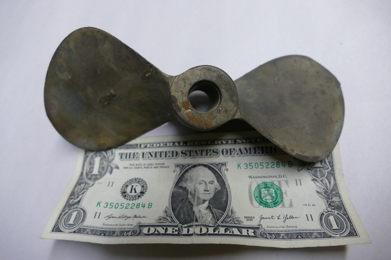 antique brass or bronze two blade boat propeller 377 G 1/2 inch bore no key 7 in