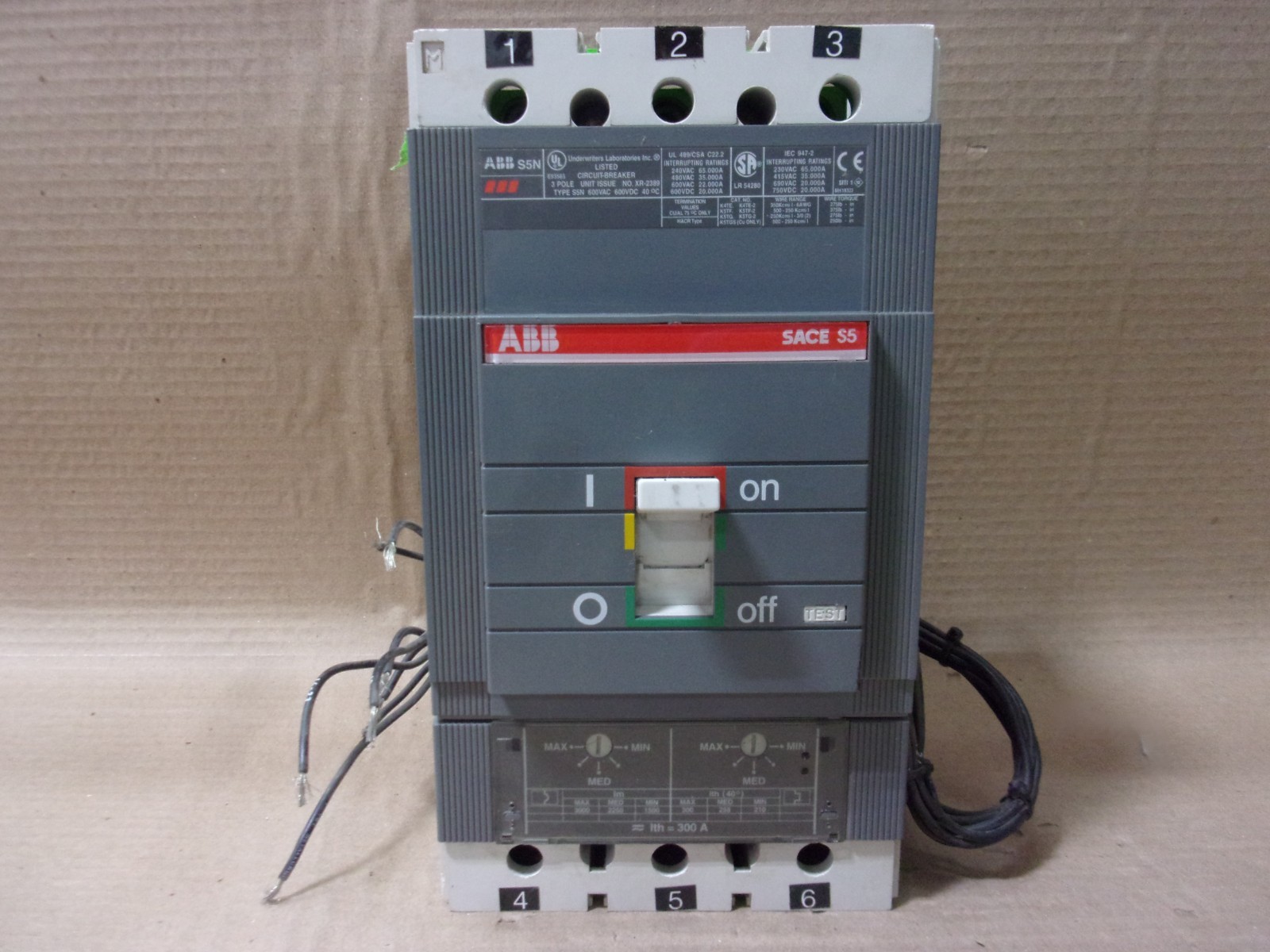 ABB S5N SACE S5 3 Pole 300 Amp 600V Circuit Breaker Shunt and Aux